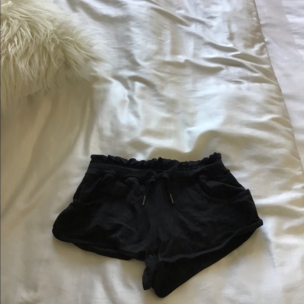 Black Lululemon Running Shorts Lined with Pockets